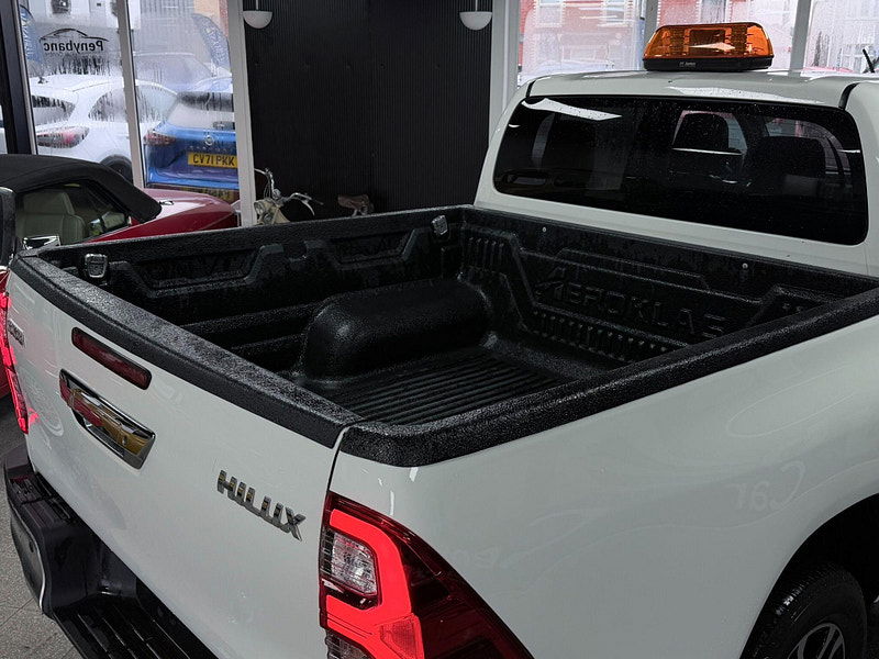 Toyota Hilux 2.8 D-4D Invincible Auto 4WD Euro 6 (s/s) 4dr 4dr Automatic 2026