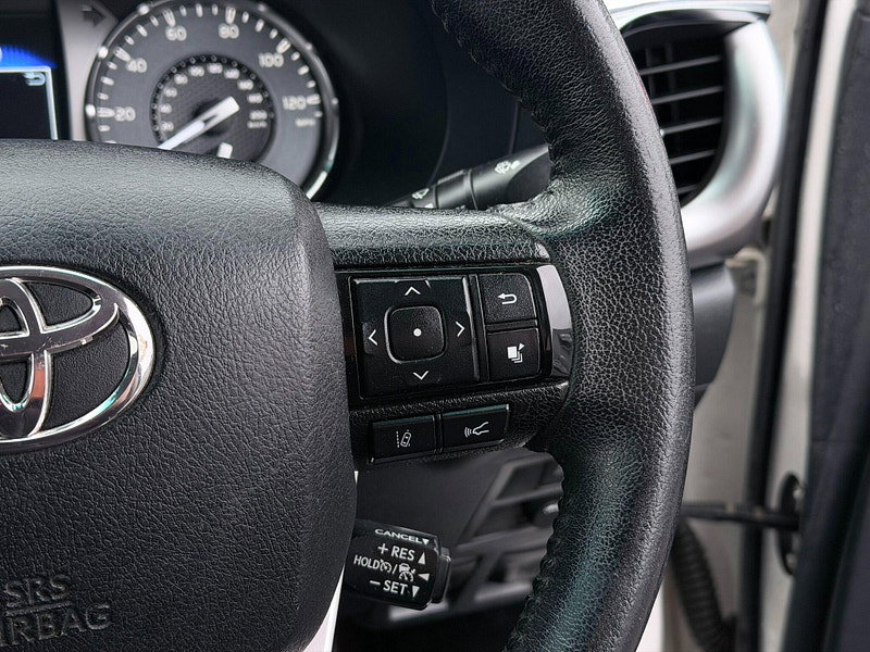 Toyota Hilux 2.8 D-4D Invincible Auto 4WD Euro 6 (s/s) 4dr 4dr Automatic 2026