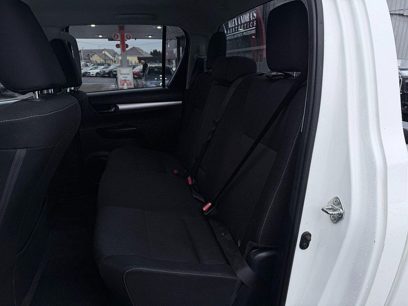 Toyota Hilux 2.8 D-4D Invincible Auto 4WD Euro 6 (s/s) 4dr 4dr Automatic 2026