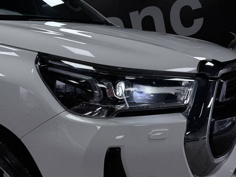 Toyota Hilux 2.8 D-4D Invincible Auto 4WD Euro 6 (s/s) 4dr 4dr Automatic 2026