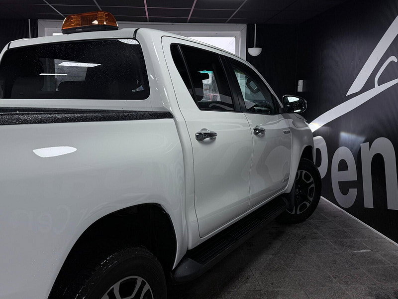 Toyota Hilux 2.8 D-4D Invincible Auto 4WD Euro 6 (s/s) 4dr 4dr Automatic 2026