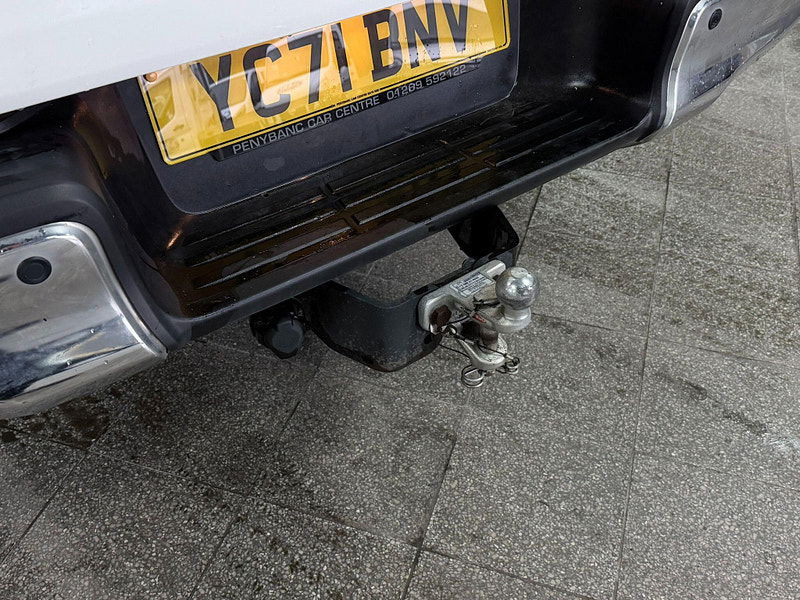 Toyota Hilux 2.8 D-4D Invincible Auto 4WD Euro 6 (s/s) 4dr 4dr Automatic 2026