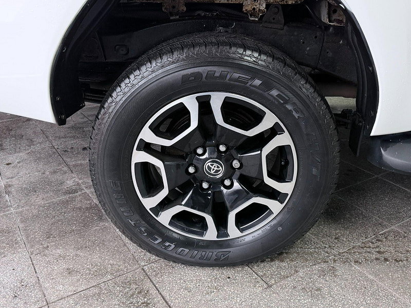 Toyota Hilux 2.8 D-4D Invincible Auto 4WD Euro 6 (s/s) 4dr 4dr Automatic 2026