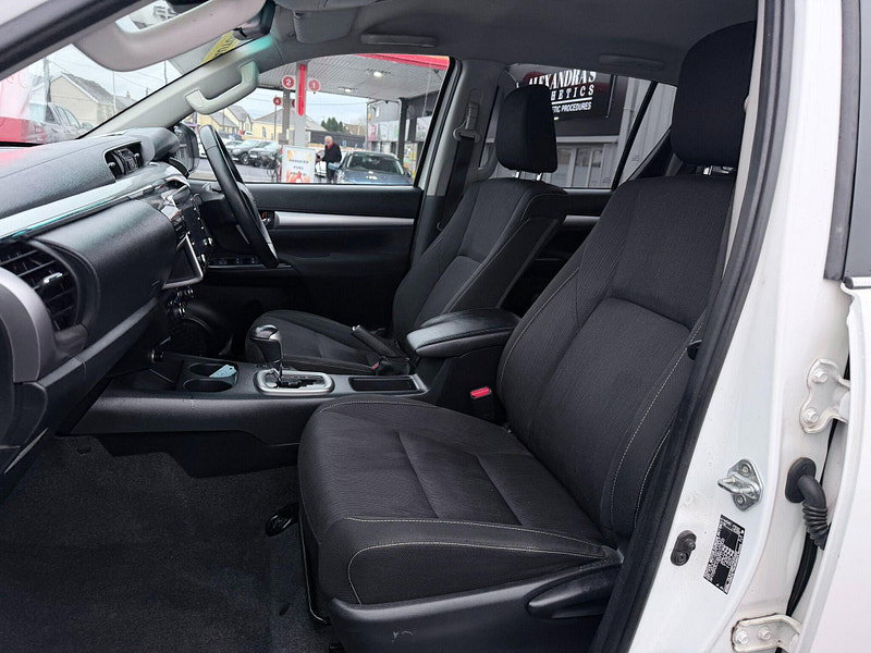 Toyota Hilux 2.8 D-4D Invincible Auto 4WD Euro 6 (s/s) 4dr 4dr Automatic 2026