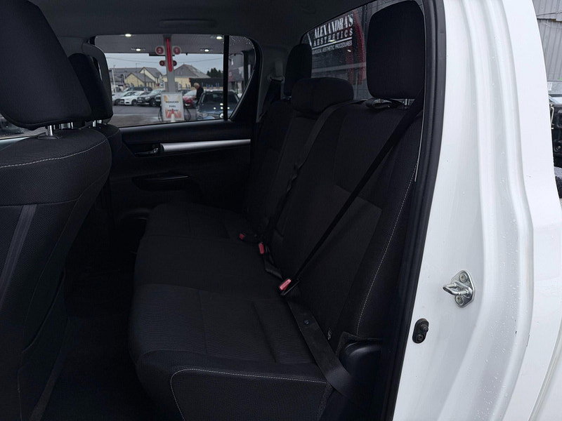 Toyota Hilux 2.8 D-4D Invincible Auto 4WD Euro 6 (s/s) 4dr 4dr Automatic 2026