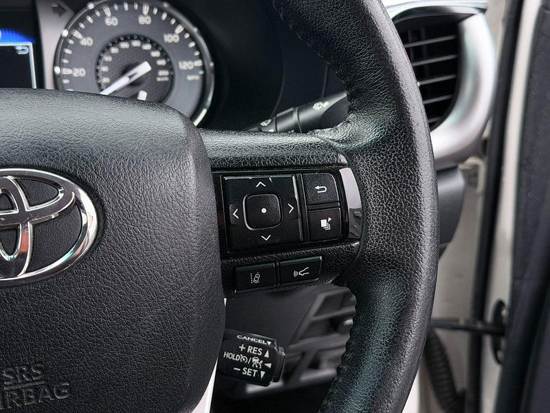 Toyota Hilux 2.8 D-4D Invincible Auto 4WD Euro 6 (s/s) 4dr 4dr Automatic 2026
