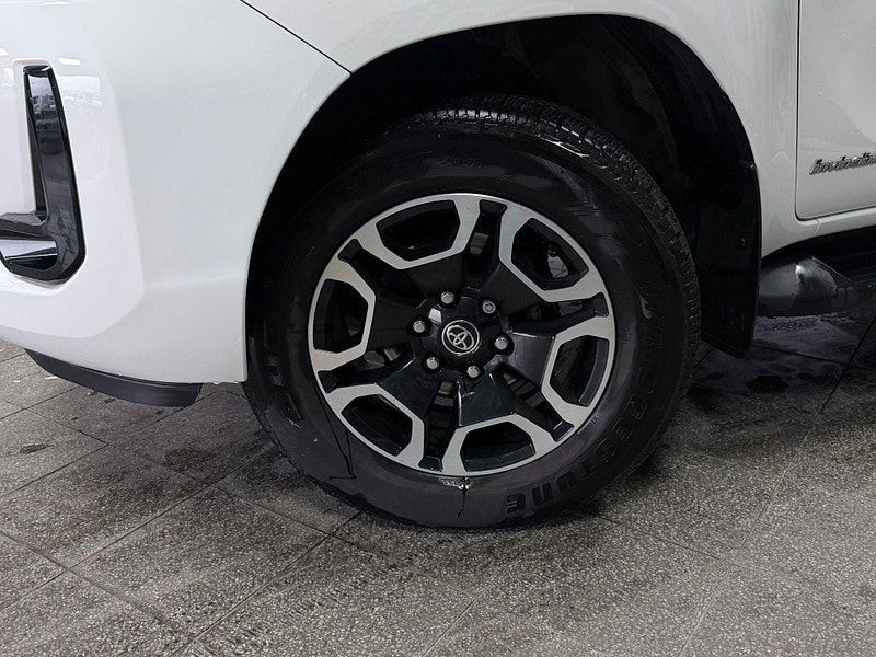 Toyota Hilux 2.8 D-4D Invincible Auto 4WD Euro 6 (s/s) 4dr 4dr Automatic 2026