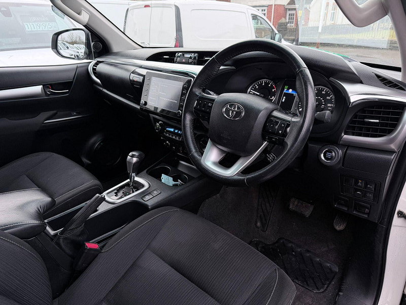 Toyota Hilux 2.8 D-4D Invincible Auto 4WD Euro 6 (s/s) 4dr 4dr Automatic 2026