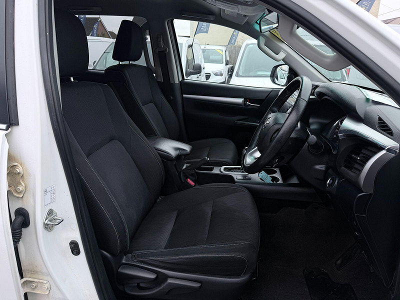 Toyota Hilux 2.8 D-4D Invincible Auto 4WD Euro 6 (s/s) 4dr 4dr Automatic 2026