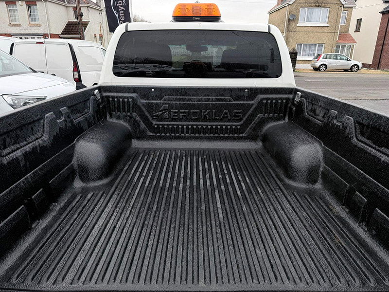 Toyota Hilux 2.8 D-4D Invincible Auto 4WD Euro 6 (s/s) 4dr 4dr Automatic 2026