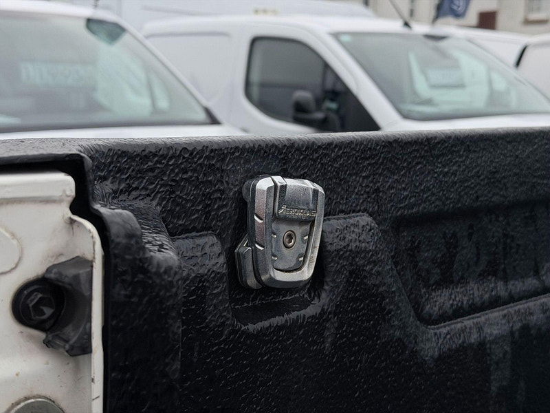 Toyota Hilux 2.8 D-4D Invincible Auto 4WD Euro 6 (s/s) 4dr 4dr Automatic 2026