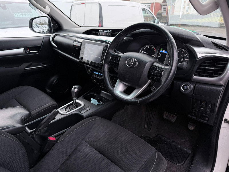 Toyota Hilux 2.8 D-4D Invincible Auto 4WD Euro 6 (s/s) 4dr 4dr Automatic 2026