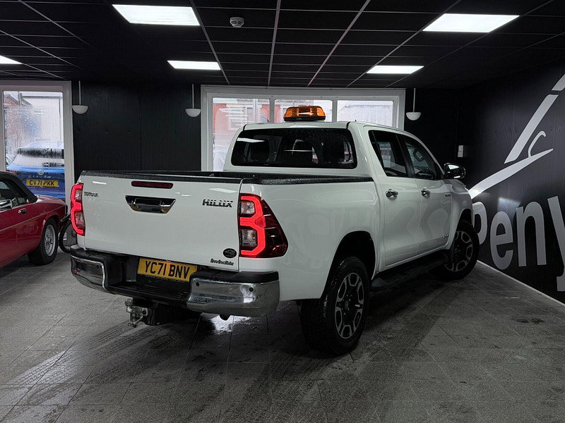 Toyota Hilux 2.8 D-4D Invincible Auto 4WD Euro 6 (s/s) 4dr 4dr Automatic 2026