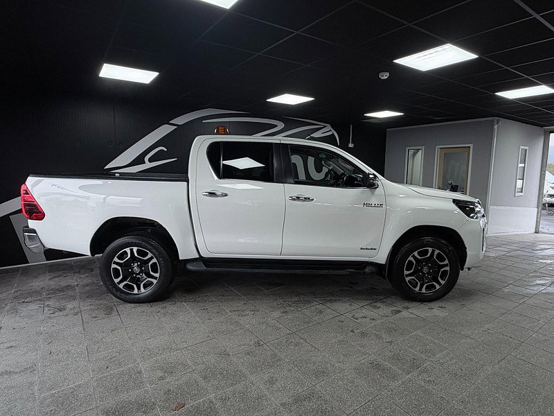 Toyota Hilux 2.8 D-4D Invincible Auto 4WD Euro 6 (s/s) 4dr 4dr Automatic 2026