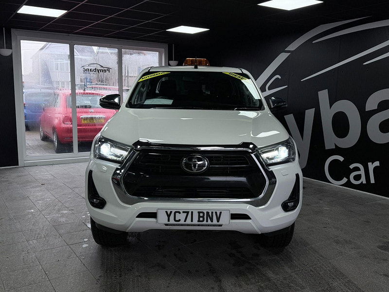 Toyota Hilux 2.8 D-4D Invincible Auto 4WD Euro 6 (s/s) 4dr 4dr Automatic 2026