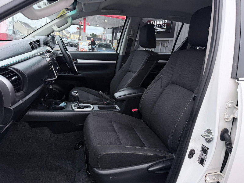 Toyota Hilux 2.8 D-4D Invincible Auto 4WD Euro 6 (s/s) 4dr 4dr Automatic 2026