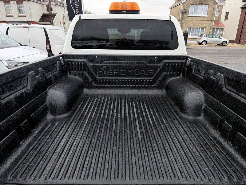 Toyota Hilux 2.8 D-4D Invincible Auto 4WD Euro 6 (s/s) 4dr 4dr Automatic 2026