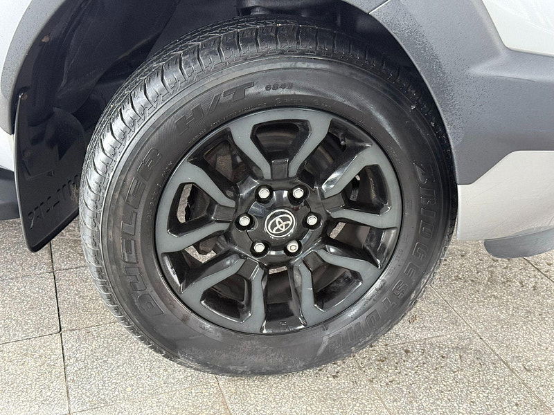 Toyota Hilux 2.8 D-4D Invincible X Auto 4WD Euro 6 (s/s) 4dr 4dr Automatic 2026