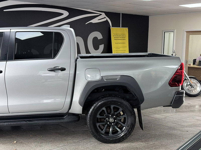 Toyota Hilux 2.8 D-4D Invincible X Auto 4WD Euro 6 (s/s) 4dr 4dr Automatic 2026