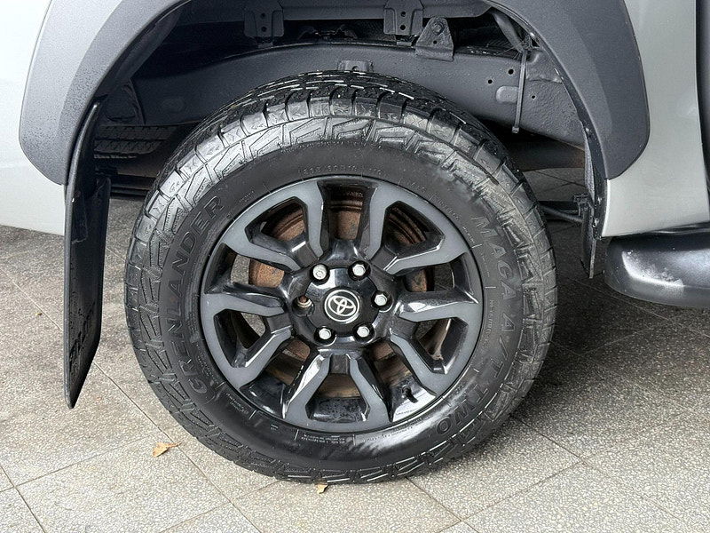 Toyota Hilux 2.8 D-4D Invincible X Auto 4WD Euro 6 (s/s) 4dr 4dr Automatic 2026