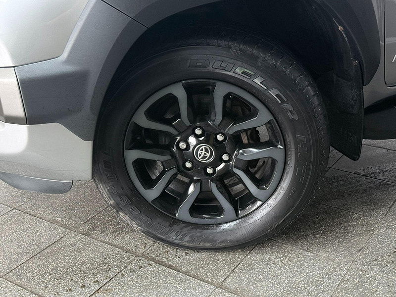 Toyota Hilux 2.8 D-4D Invincible X Auto 4WD Euro 6 (s/s) 4dr 4dr Automatic 2026