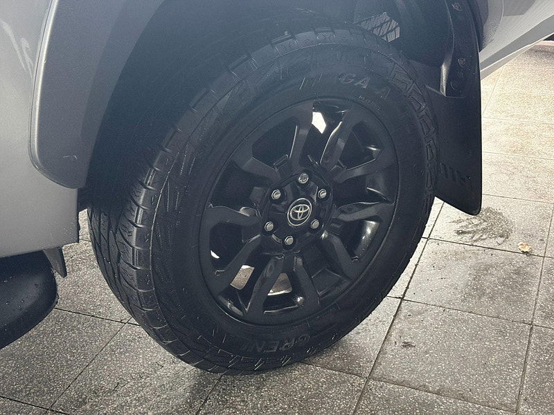 Toyota Hilux 2.8 D-4D Invincible X Auto 4WD Euro 6 (s/s) 4dr 4dr Automatic 2026