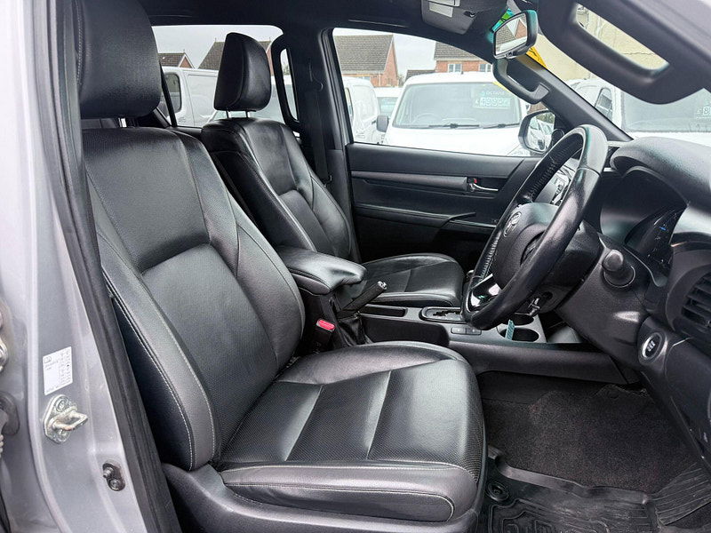 Toyota Hilux 2.8 D-4D Invincible X Auto 4WD Euro 6 (s/s) 4dr 4dr Automatic 2026