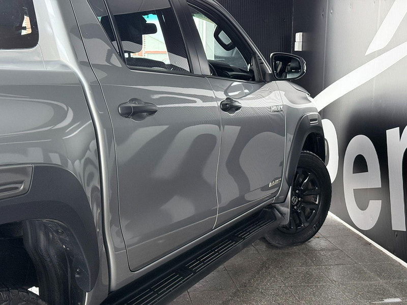 Toyota Hilux 2.8 D-4D Invincible X Auto 4WD Euro 6 (s/s) 4dr 4dr Automatic 2026