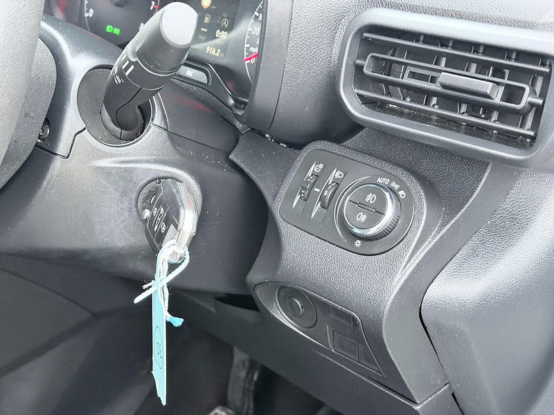 Vauxhall Combo 1.5 Turbo D 2000 Sportive L1 H1 Euro 6 (s/s) 4dr 4dr Manual 2026