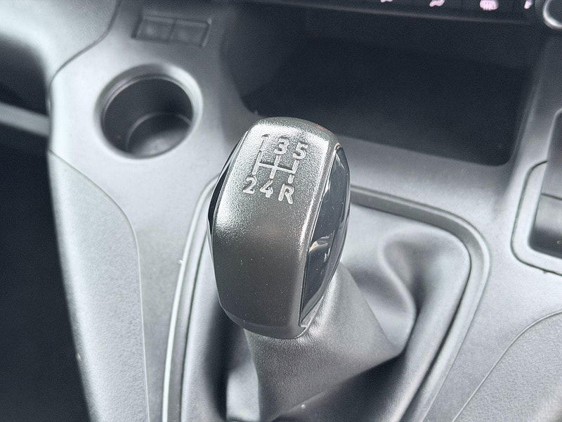 Vauxhall Combo 1.5 Turbo D 2000 Sportive L1 H1 Euro 6 (s/s) 4dr 4dr Manual 2026