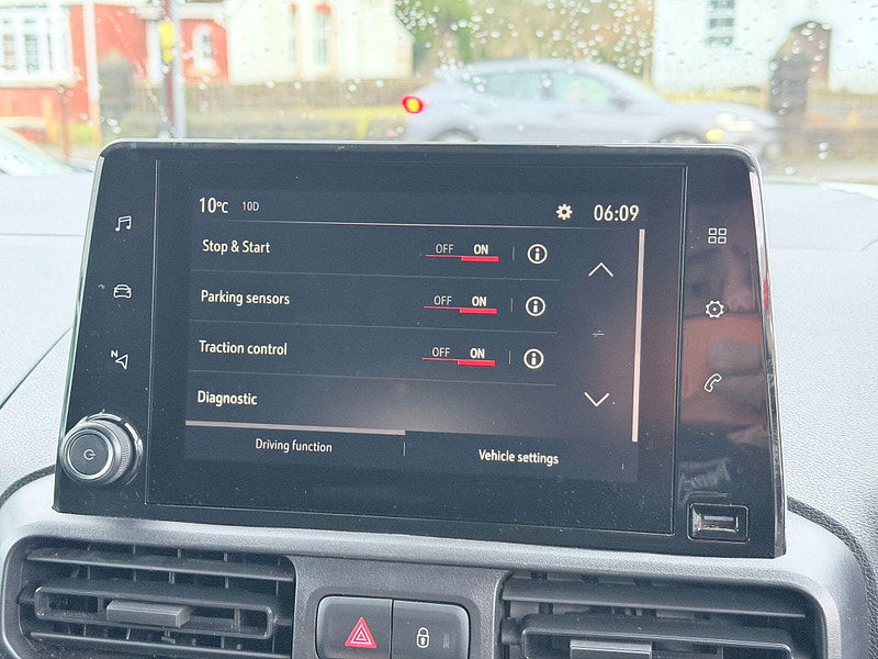 Vauxhall Combo 1.5 Turbo D 2000 Sportive L1 H1 Euro 6 (s/s) 4dr 4dr Manual 2026