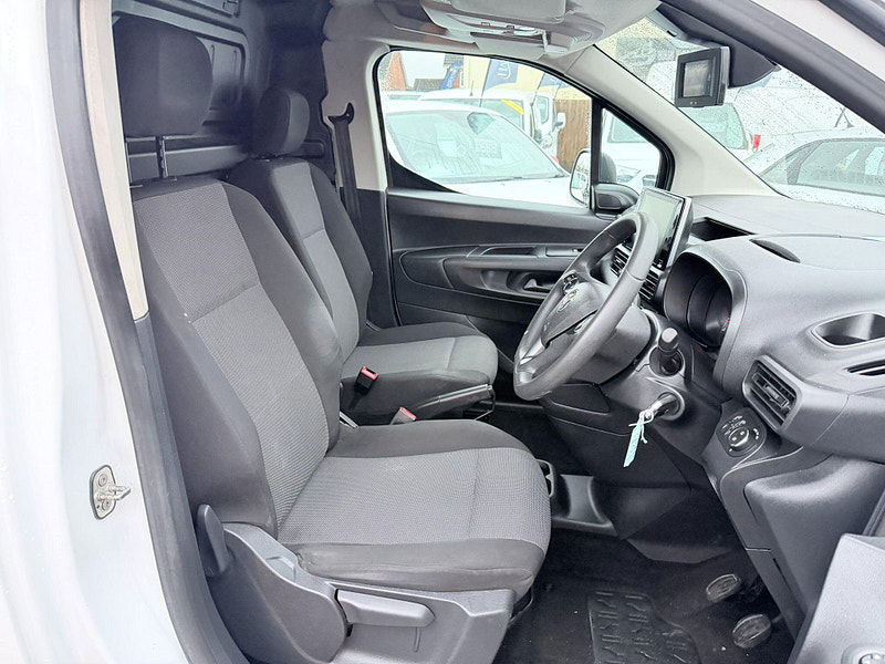 Vauxhall Combo 1.5 Turbo D 2000 Sportive L1 H1 Euro 6 (s/s) 4dr 4dr Manual 2026