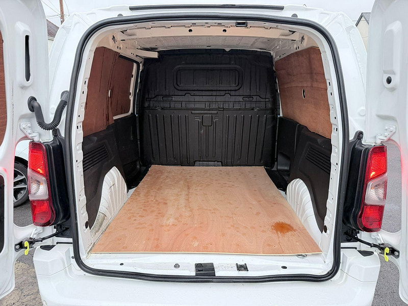 Vauxhall Combo 1.5 Turbo D 2000 Sportive L1 H1 Euro 6 (s/s) 4dr 4dr Manual 2026