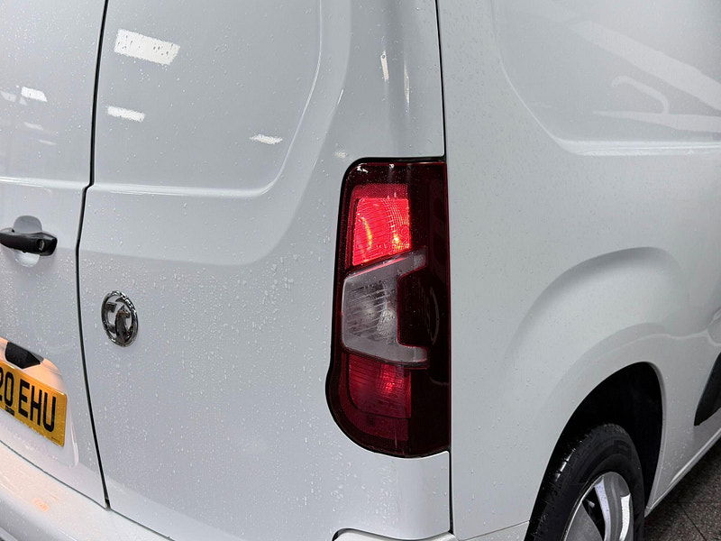 Vauxhall Combo 1.5 Turbo D 2000 Sportive L1 H1 Euro 6 (s/s) 4dr 4dr Manual 2026