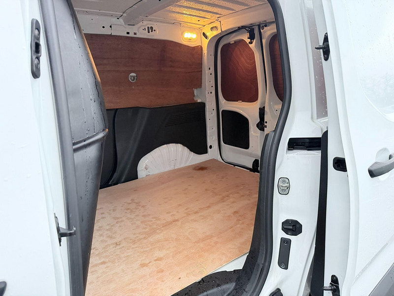 Vauxhall Combo 1.5 Turbo D 2000 Sportive L1 H1 Euro 6 (s/s) 4dr 4dr Manual 2026