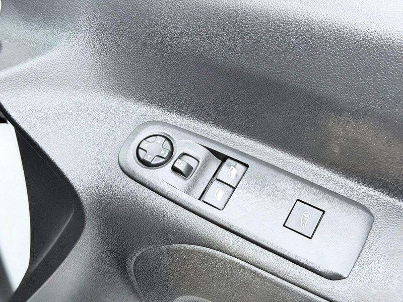 Vauxhall Combo 1.5 Turbo D 2000 Sportive L1 H1 Euro 6 (s/s) 4dr 4dr Manual 2026