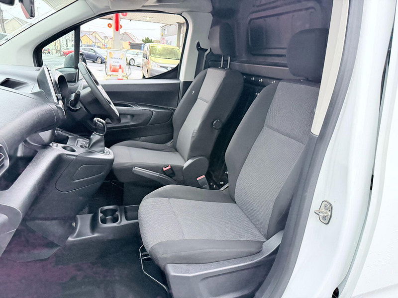 Vauxhall Combo 1.5 Turbo D 2000 Sportive L1 H1 Euro 6 (s/s) 4dr 4dr Manual 2026