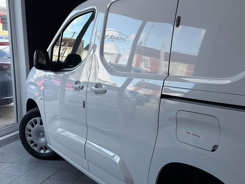 Vauxhall Combo 1.5 Turbo D 2300 Pro L1 H1 Euro 6 (s/s) 5dr 5dr Manual 2026