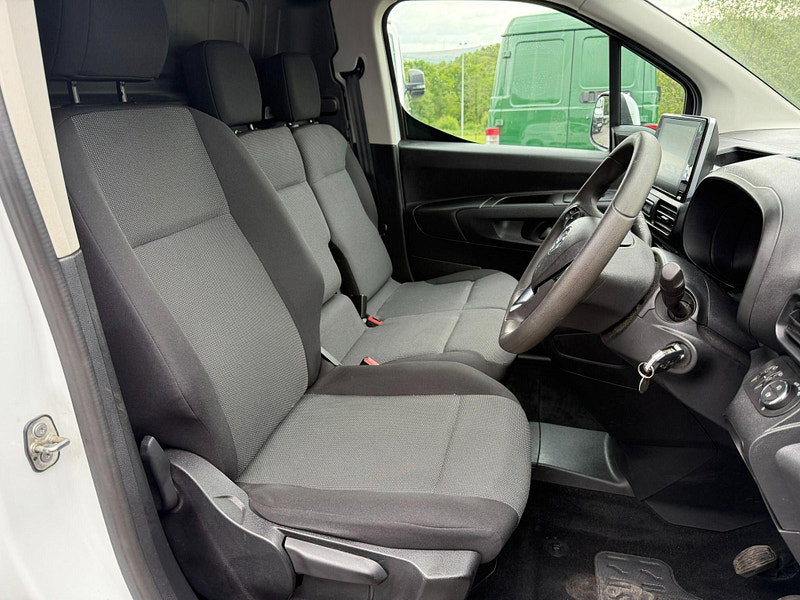 Vauxhall Combo 1.5 Turbo D 2300 Sportive L1 H1 Euro 6 4dr 4dr Manual 2026