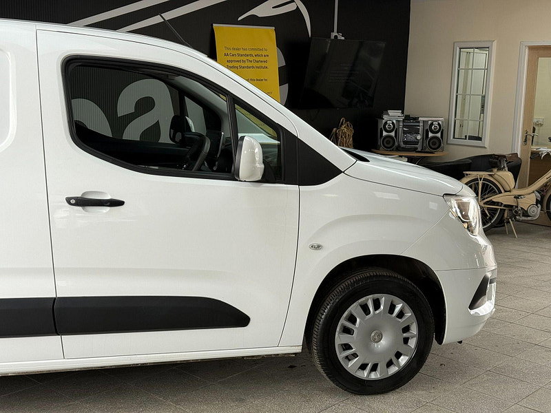 Vauxhall Combo 1.5 Turbo D 2300 Sportive L1 H1 Euro 6 4dr 4dr Manual 2026