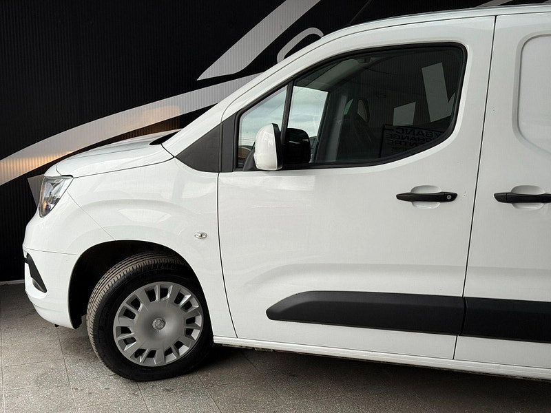 Vauxhall Combo 1.5 Turbo D 2300 Sportive L1 H1 Euro 6 4dr 4dr Manual 2026