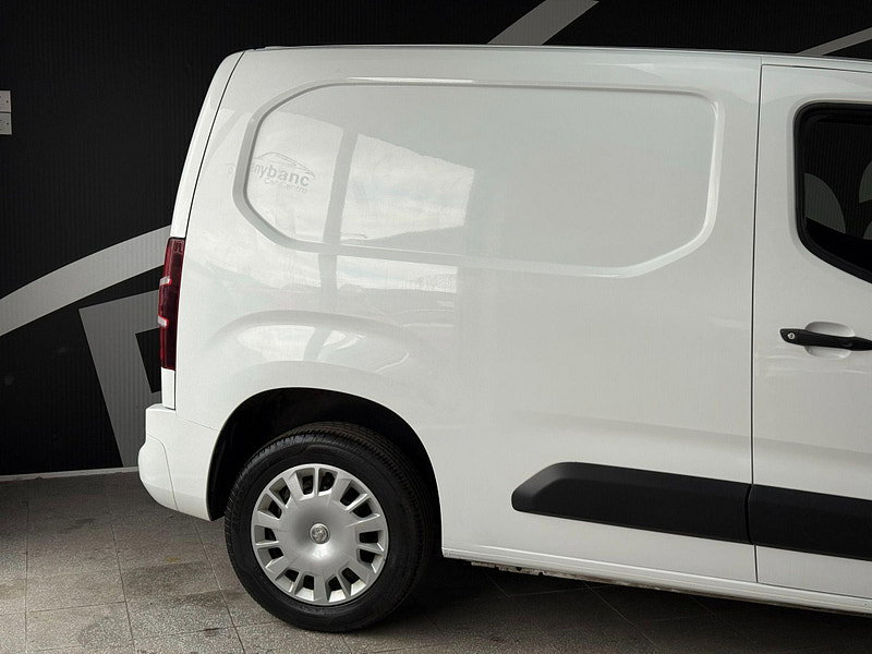 Vauxhall Combo 1.5 Turbo D 2300 Sportive L1 H1 Euro 6 4dr 4dr Manual 2026