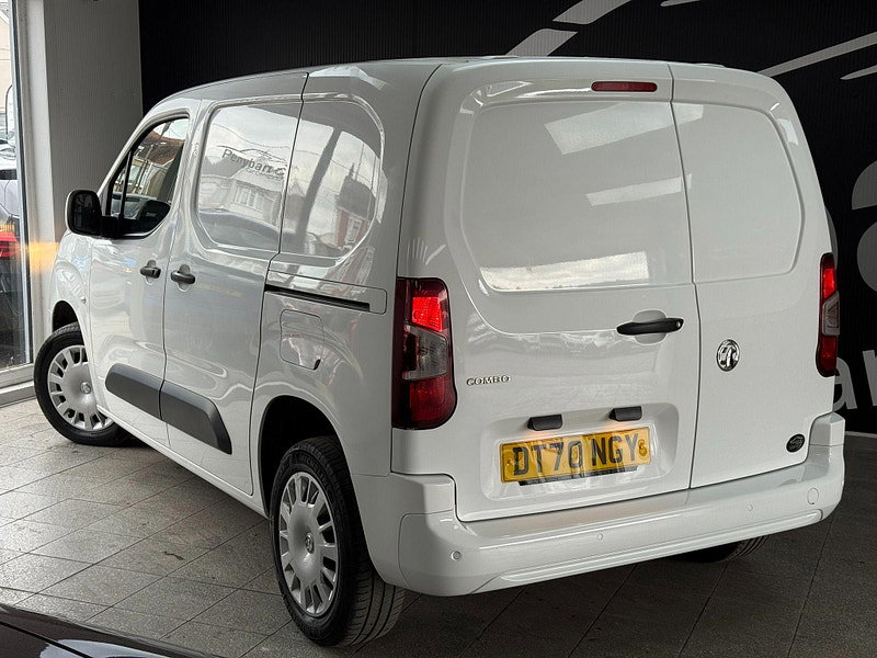 Vauxhall Combo 1.5 Turbo D 2300 Sportive L1 H1 Euro 6 4dr 4dr Manual 2026