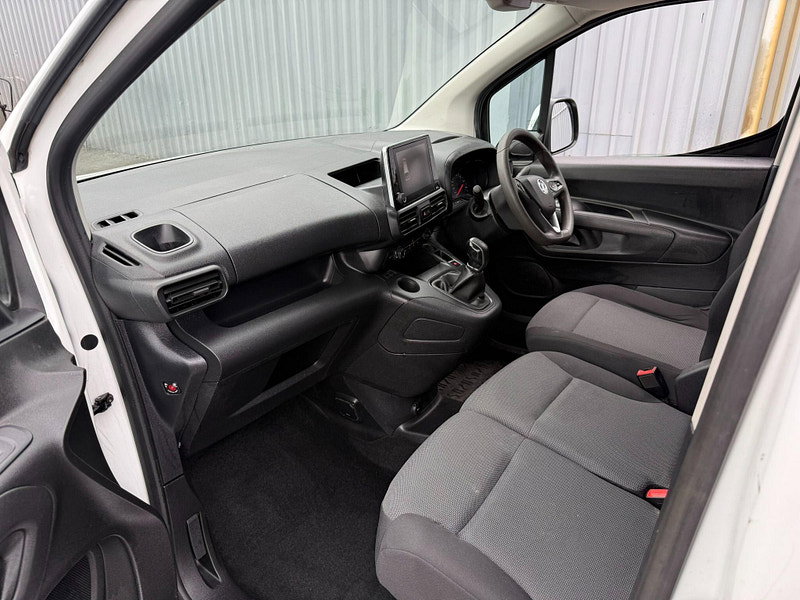 Vauxhall Combo 1.5 Turbo D 2300 Sportive L1 H1 Euro 6 4dr 4dr Manual 2026