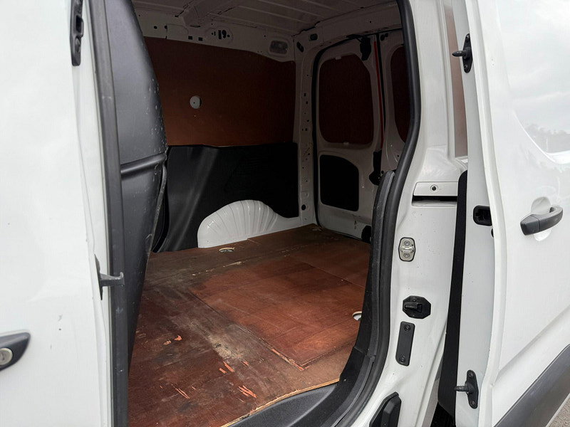 Vauxhall Combo 1.5 Turbo D 2300 Sportive L1 H1 Euro 6 4dr 4dr Manual 2026