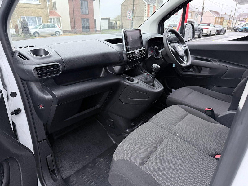 Vauxhall Combo 1.5 Turbo D 2300 Sportive L1 H1 Euro 6 5dr 5dr Manual 2026