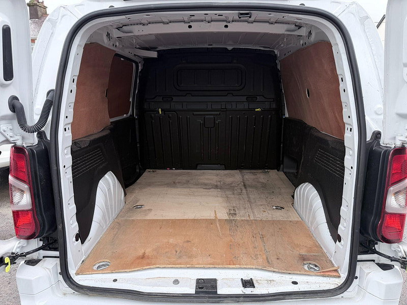 Vauxhall Combo 1.5 Turbo D 2300 Sportive L1 H1 Euro 6 5dr 5dr Manual 2026