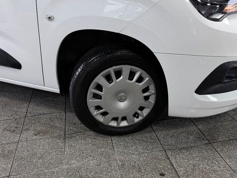 Vauxhall Combo 1.5 Turbo D 2300 Sportive L2 H1 Euro 6 4dr 4dr Manual 2026