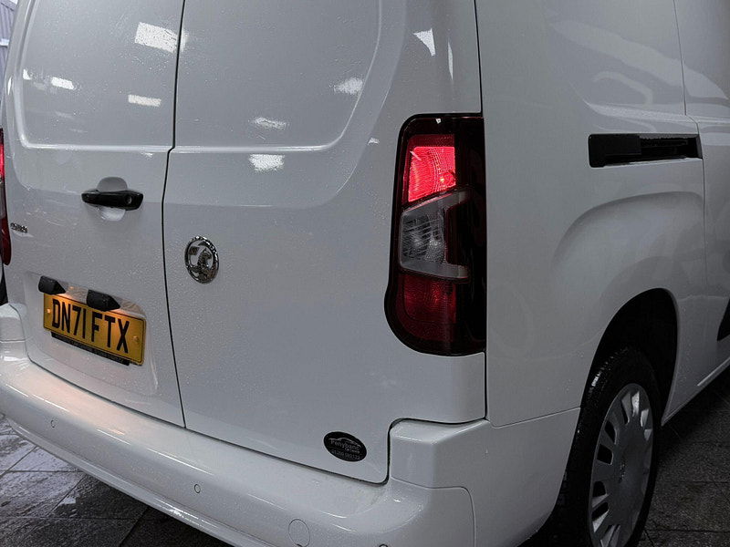 Vauxhall Combo 1.5 Turbo D 2300 Sportive L2 H1 Euro 6 4dr 4dr Manual 2026