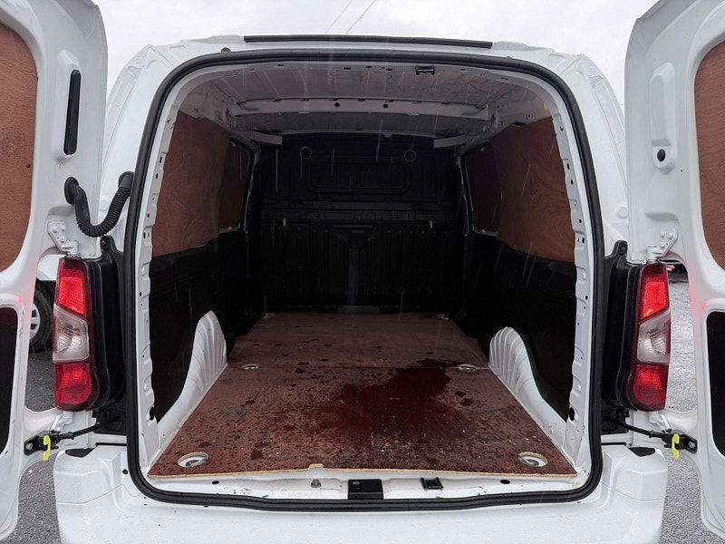 Vauxhall Combo 1.5 Turbo D 2300 Sportive L2 H1 Euro 6 4dr 4dr Manual 2026